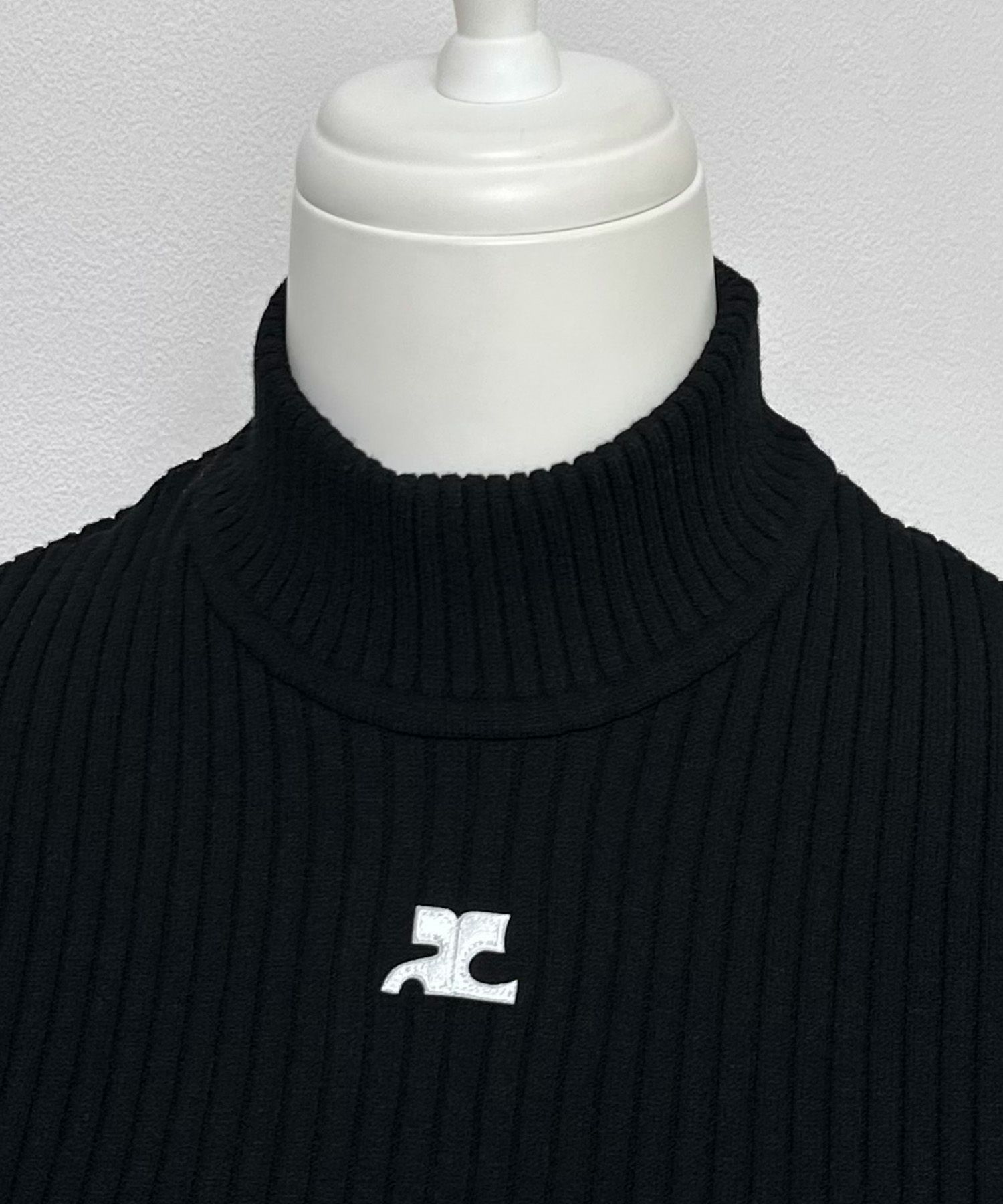 COURREGES WOMANタートルロゴニット | Narcissus WEB STORE