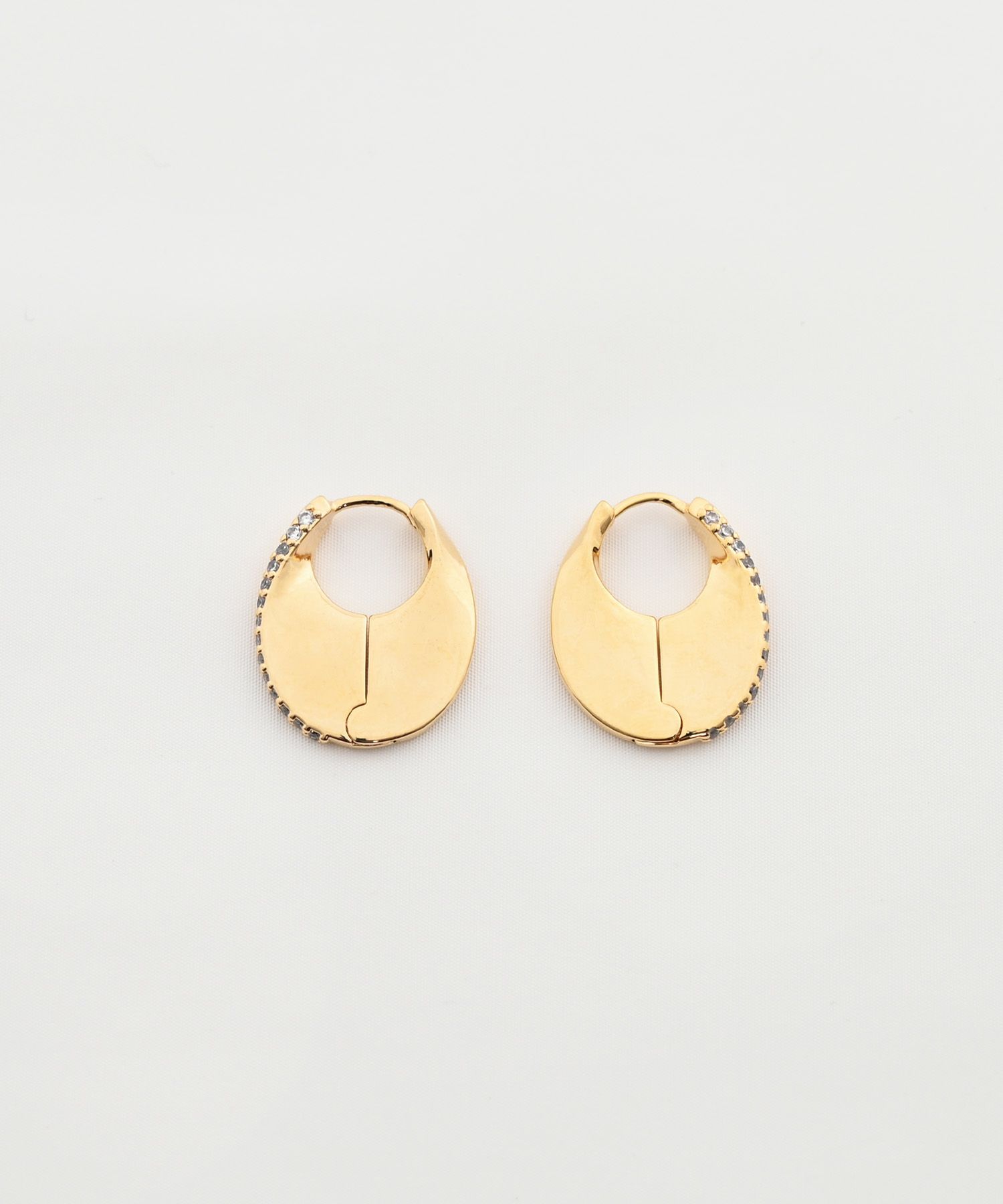 ビジュープレートフープピアス